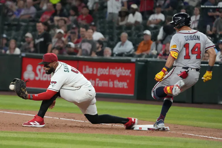 Poderío ofensivo en Atlanta: Los Bravos aplastan a los Diamondbacks con un rally histórico de 8 carreras