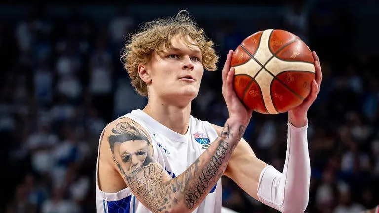 Arkansas firma al posible pick 1 del NBA Draft 2027: un nuevo fenómeno europeo llega a la NCAA