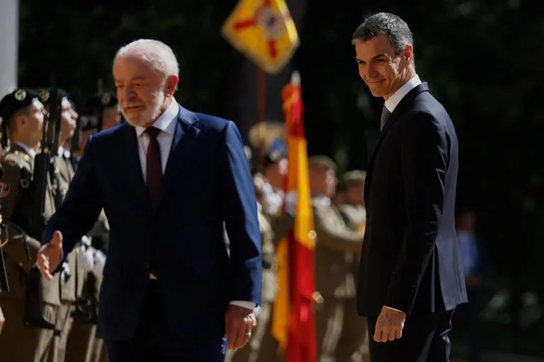 Lula aterriza en España para sellar una alianza estratégica con Sánchez frente a la crisis global