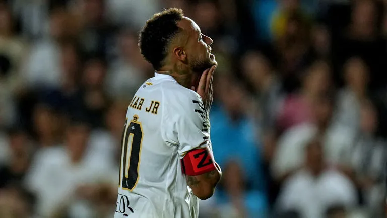 Neymar bajo el foco: Una desafortunada frase contra el arbitraje desata una tormenta de críticas