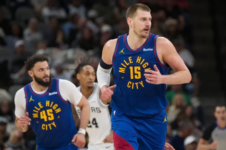 Jerarquía en Denver: Jokic cumple el mínimo de partidos y los Nuggets amarran el tercer puesto ante los Spurs