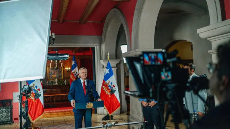 Tensión en Chile: José Antonio Kast anuncia plan económico entre protestas y cacerolazos en Santiago