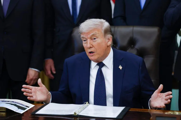 Trump pacta con Regeneron: Medicamentos gratis y rebajas drásticas en tratamientos clave