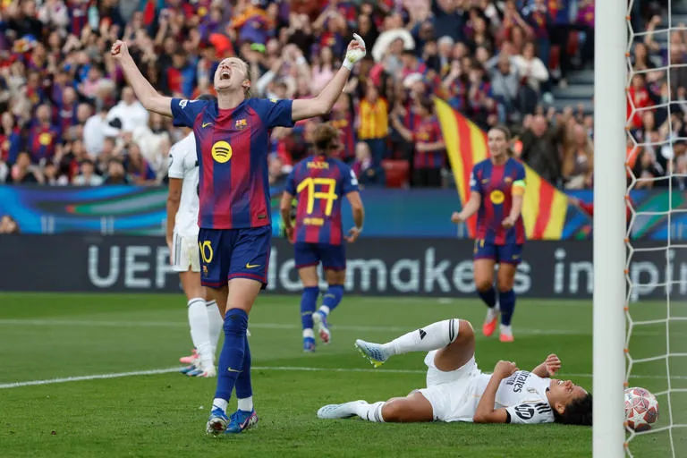 Clásico histórico en Europa: El Barcelona aplasta 6-0 al Real Madrid y vuela a semifinales de la Champions Femenina