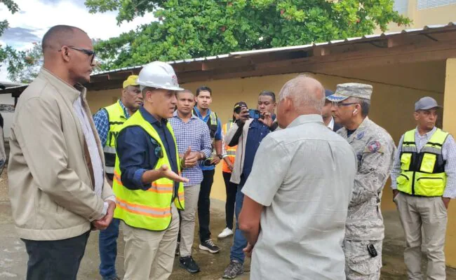 Director Infraestructura Escolar recorre escuelas impactadas por inundaciones en PP y dispone rehabilitación inmediata para reanudar la docencia a más de 3,500 estudiantes