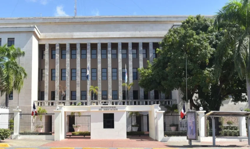 Ministerio de Educación suspende clases en zonas de riesgo por condiciones climáticas