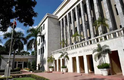 Ministerio de Educación suspende docencia para este jueves en Puerto Plata y Espaillat por alerta roja