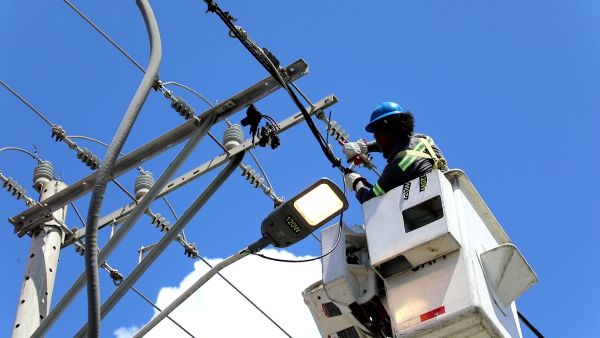 EDEESTE invierte en alumbrado seguridad ciudadana y vial