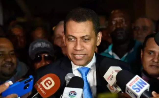 Presidente de Indotel destaca necesidad de uso responsable del internet; visita Escuela Hogar Rosa Duarte