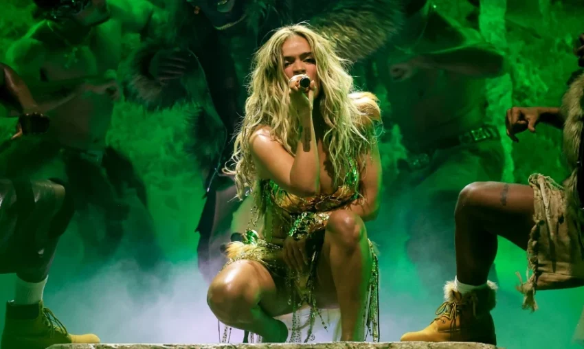 Karol G envía mensaje de unidad latina durante su presentación en Coachella