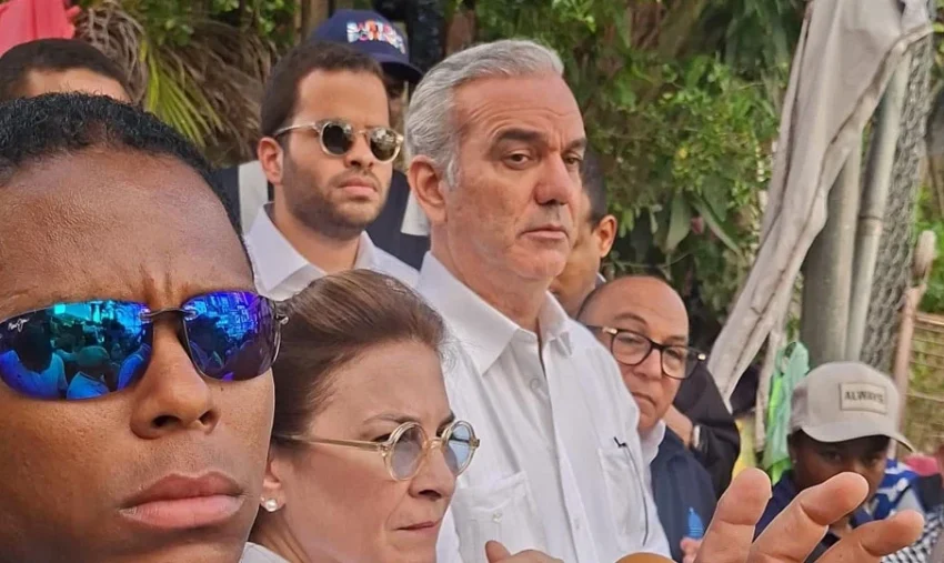 Presidente Abinader visita Los Praditos y promete solución definitiva a cañada que mantiene barriada en estado de vulnerabilidad