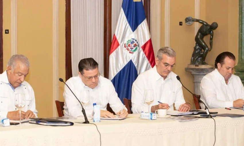 Presidente Luis Abinader anuncia que el Gobierno mantendrá sin variación precios de los combustibles para la presente semana