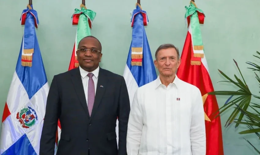 República Dominicana y Surinam acuerdan estrechar lazos bilaterales tras reunión entre sus cancilleres