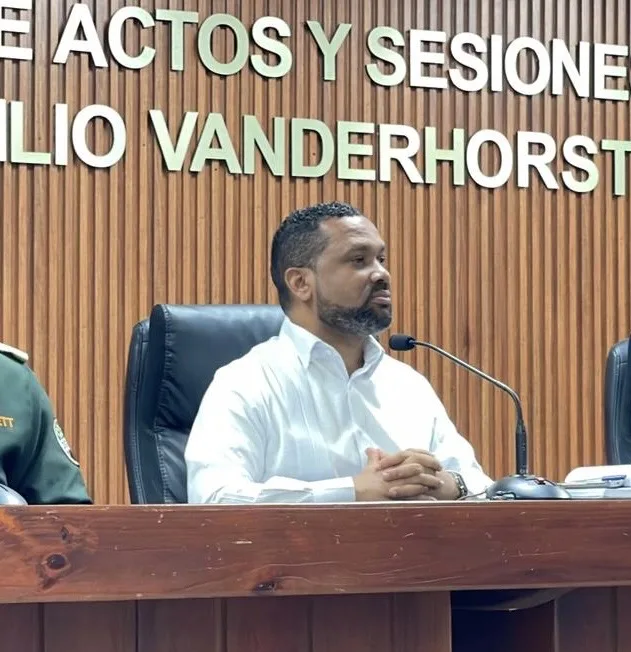 Alcalde de Las Terrenas advirtió sobre desorden en Semana Santa; tránsito nocturno genera preocupación pese a operativo nacional