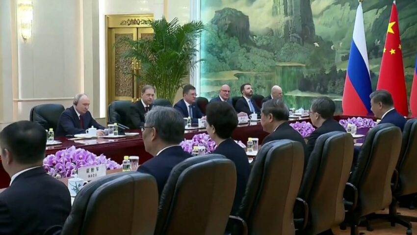 "Ejemplo de asociación": Putin y Xi se reúnen en Pekín