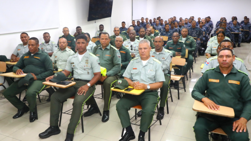 El Intrant capacita a agentes de la Digesett en normativa de cascos para motociclistas