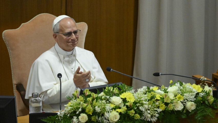 El papa lanza su dardo contra la IA y alerta sobre las "nuevas esclavitudes"