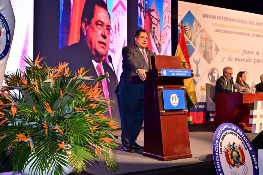 Dominicano asume tesorería entidad internacional notarios
