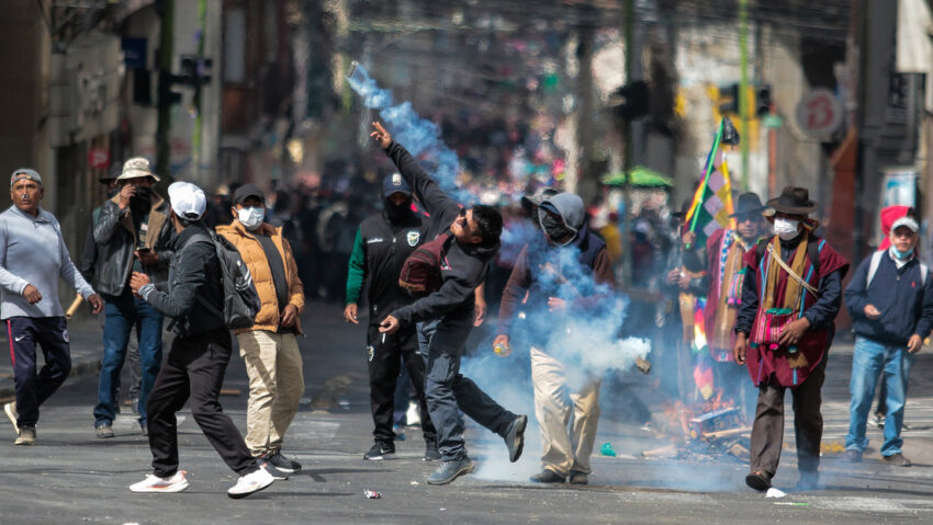 Gobierno de Bolivia promete "medidas duras y estrictas" ante el incremento de protestas