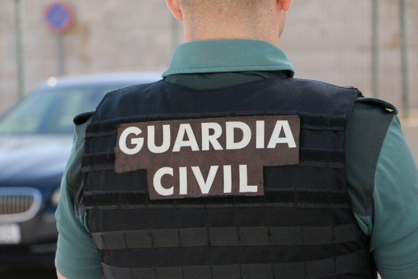 Hallan muertos a un guardia civil y a su familia en España