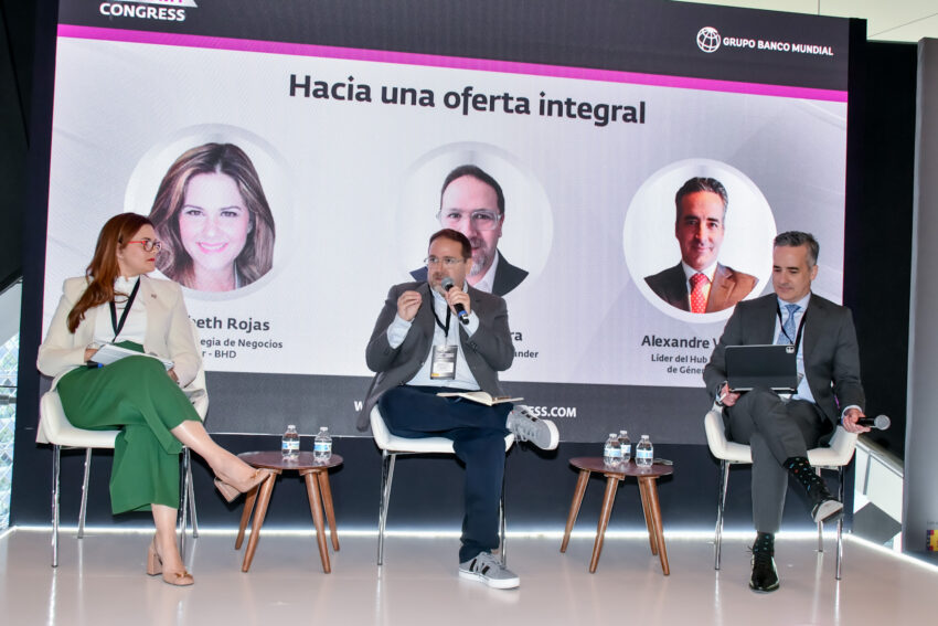 BHD expone su oferta para mujeres mayores en congreso