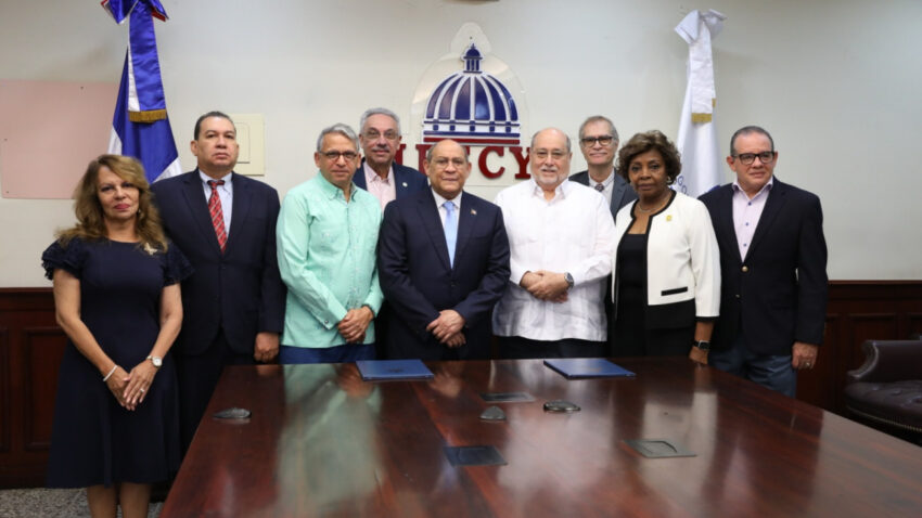 Mescyt renueva acuerdo con CAAM-HP para fortalecer acreditación internacional de escuelas de medicina