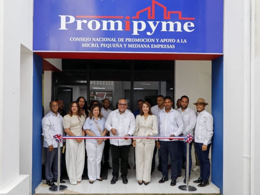 Inauguran en Sosúa sucursal de Promipyme y entregan RD$202 millones en créditos a afectados por riadas en Montellano