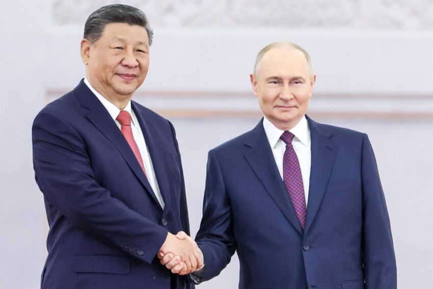 Primer apretón de manos entre Putin y Xi marca el inicio de la visita del líder ruso a China