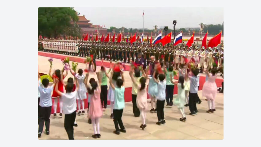 Putin es recibido entre vítores y cantos en su visita oficial a China