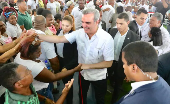 Presidente Abinader entregará títulos de propiedad, 112 apartamentos, dos techados escolares y remozamiento de club Los Cachorros este domingo en el Gran Santo Domingo