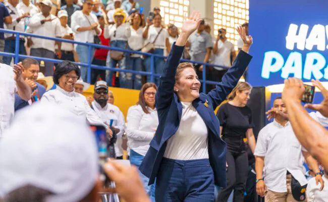 “Seré candidata presidencial del PRM y en 2028 seré la presidenta de nuestro país”, proclama Carolina Mejía en Barahona