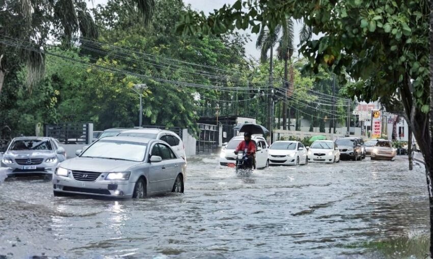 COE mantiene 10 provincias en alerta amarilla y 8 en alerta verde por incidencia de vaguada y onda tropical