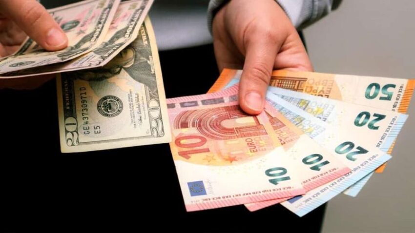 Dólar subió 17 cts. y euro bajó 5; eran vendidos 59.53 y 71.61