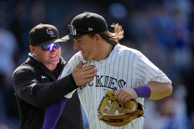 McCarthy conecta grand slam y los Rockies vencen 6-2 a los Mets para cortar racha negativa