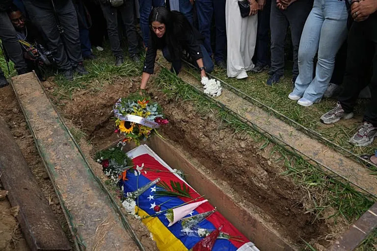 Medida bajo la lupa: Venezuela excarcela a 300 detenidos en medio de la indignación por la muerte bajo custodia de Víctor Hugo Quero