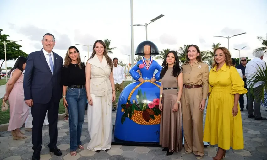 La quinta Menina Dominicana «Frutas de Dominicana» llega al Malecón de Santo Domingo