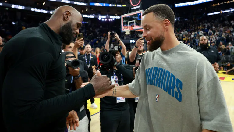 Los Warriors exploran opciones para sumar a LeBron James o Kawhi Leonard junto a Stephen Curry