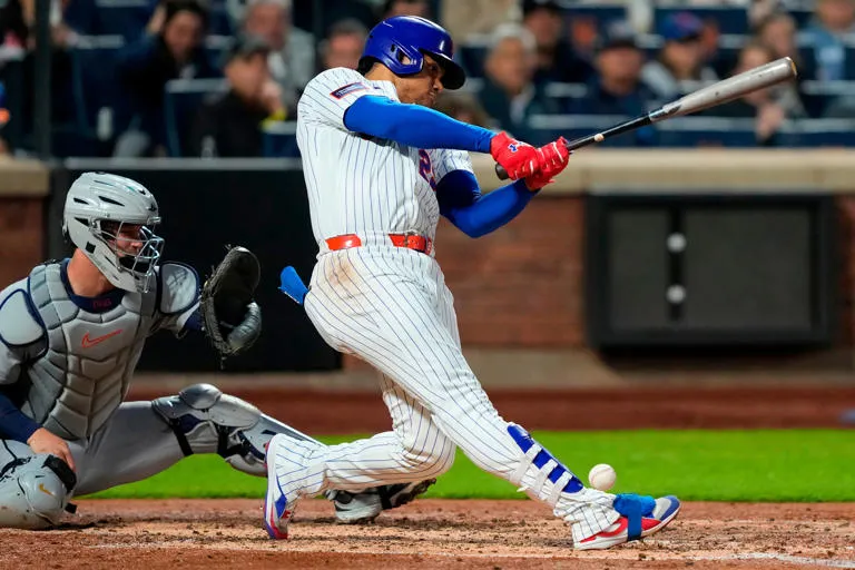 Juan Soto sale de juego tras golpearse el pie; se descarta fractura