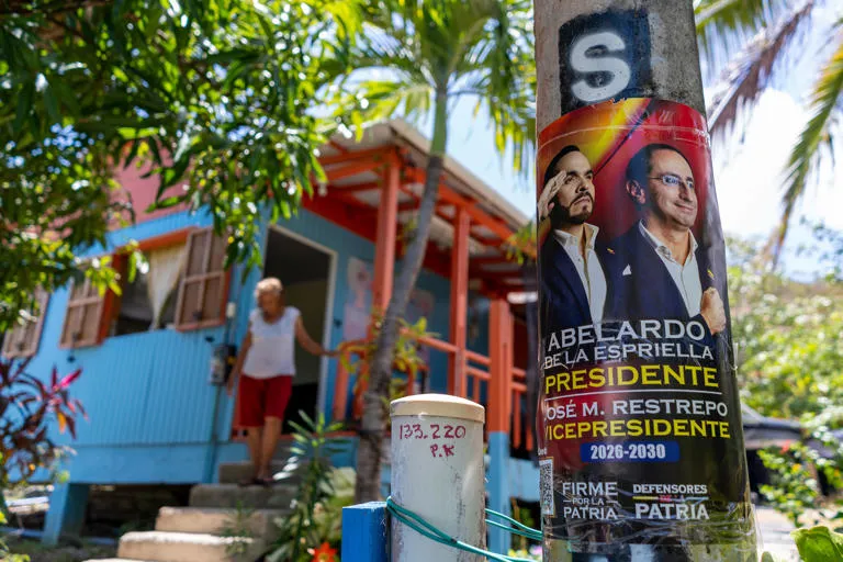 ¿Democracia imposible? La odisea para movilizar 50,000 votos en las regiones más inhóspitas de Colombia