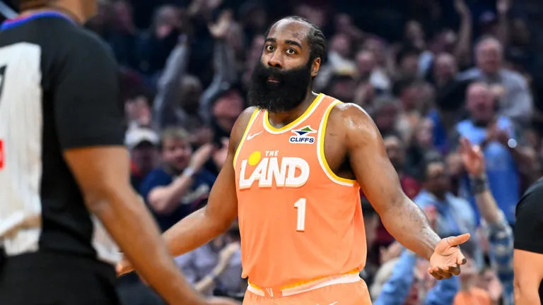 JAMES HARDEN REESCRIBE LOS LIBROS DE HISTORIA DE LA NBA PESE AL TROPIEZO DE LOS CAVALIERS