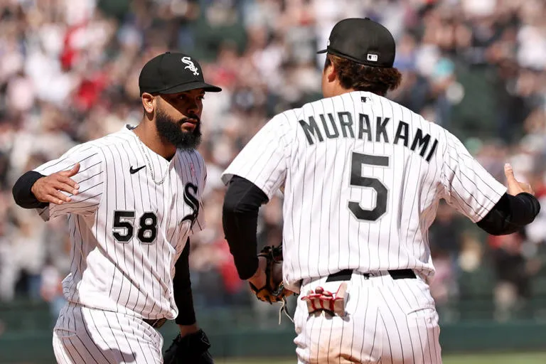 Los Medias Blancas sorprenden a los Marineros con victoria de 2-1