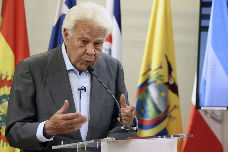 Sismo político en el PSOE: Felipe González confiesa su "profunda tristeza" tras la histórica imputación de Zapatero