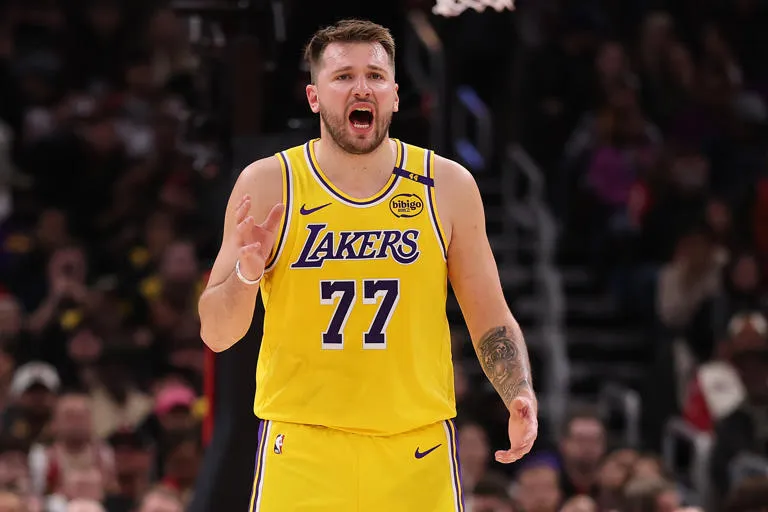 Alarma en los Lakers ante el duelo contra el Thunder: Luka Doncic sigue fuera mientras Shai Gilgeous-Alexander analiza al equipo