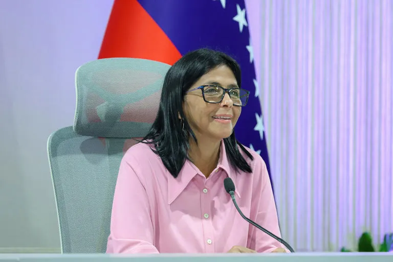 Delcy Rodríguez llega a La Haya para defender la postura de Venezuela sobre el Esequibo
