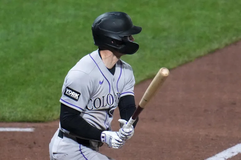 Rockies vencen a los Piratas con gran actuación de Moniak y jugada histórica de McCarthy