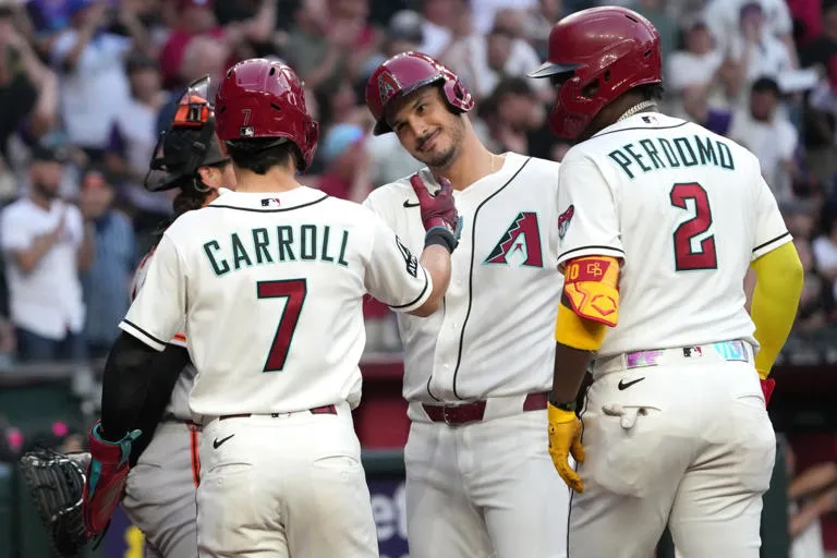 Fiesta de batazos en el desierto: Un Grand Slam de Nolan Arenado corona la aplastante victoria de los Diamondbacks