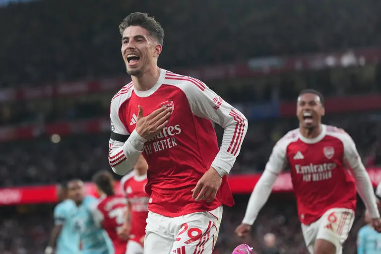 Fiebre 'Gunner' en Inglaterra: El Arsenal acaricia la gloria de la Premier League tras golear al Burnley