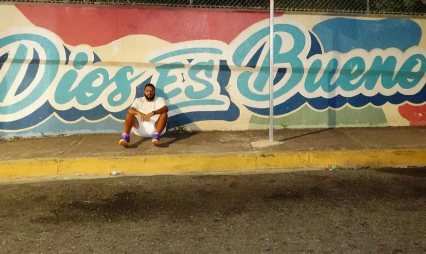 DJ Khaled se da su vuelta por mural de La Romana con mensaje “Dios es bueno”
