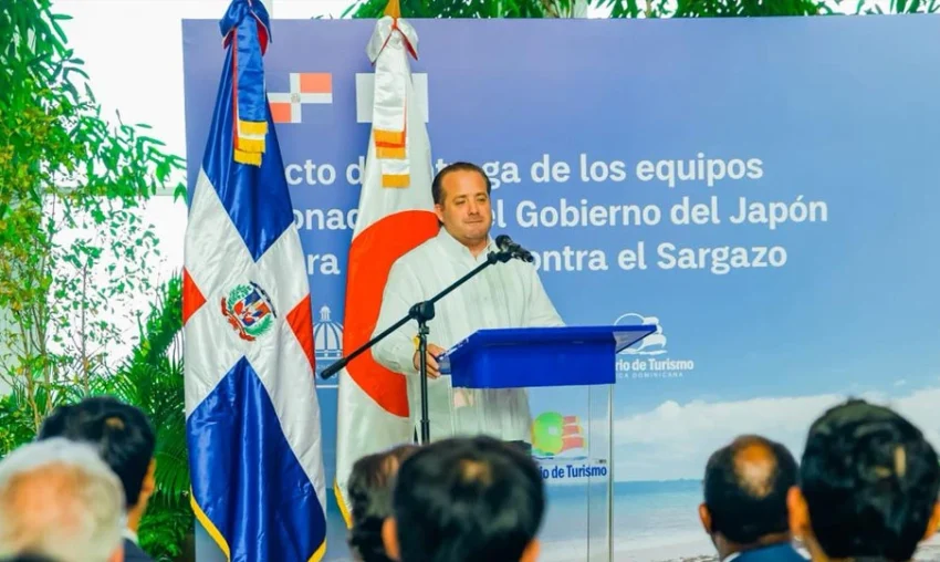 Gobierno recibe 16 equipos donados por Japón para enfrentar el sargazo en las costas dominicanas
