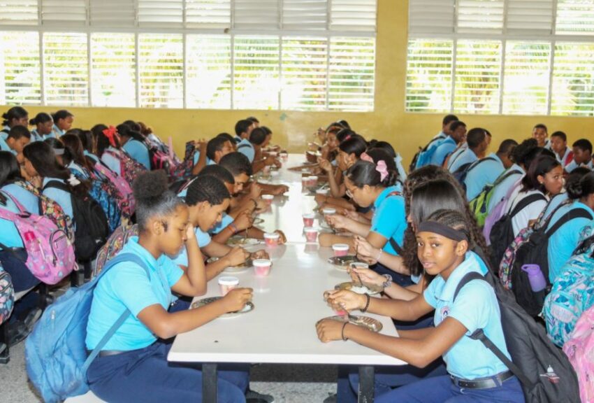 Familias dominicanas ahorran más de RD$82,000 millones al año por el Programa de Alimentación Escolar del INABIE